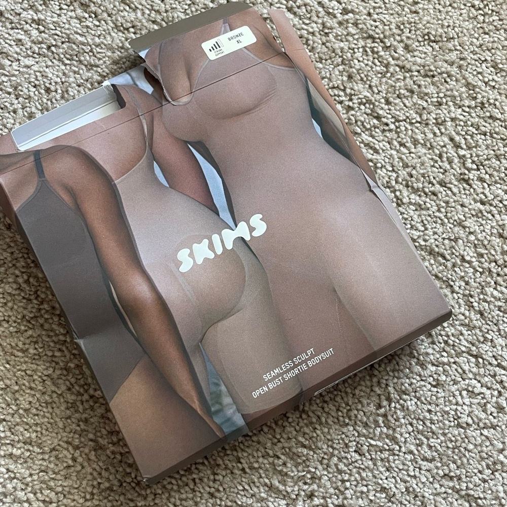 SKIMS seamless sculpt open bust shorty bodysuit XL